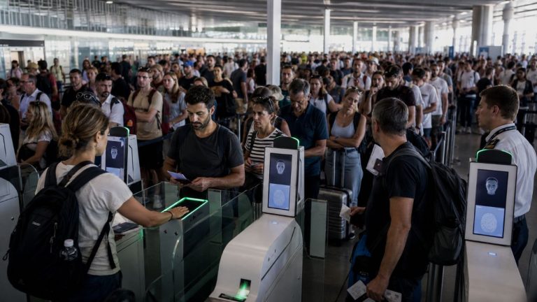 EES kuyruğu yaz seyahatini zorluyor: Roma’dan askıya alma çağrısı