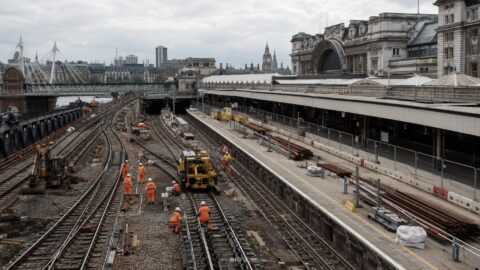Londra’da Charing Cross ve Waterloo East tren istasyonları 22 gün kapanıyor