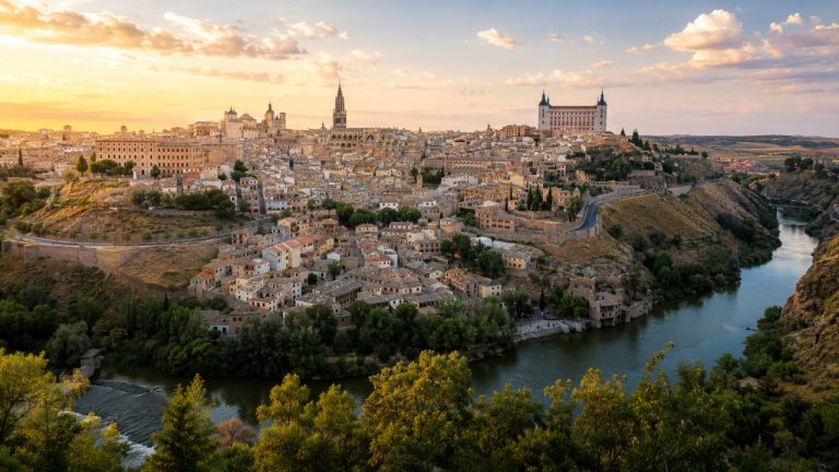 Toledo seyahat rehberi: Madrid’den günübirlik ulaşım, katedral, Judería ve Mirador del Valle planı.