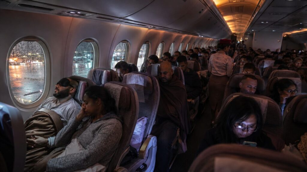 Emirates EK302 seferinde yolcular kabusu yaşadı