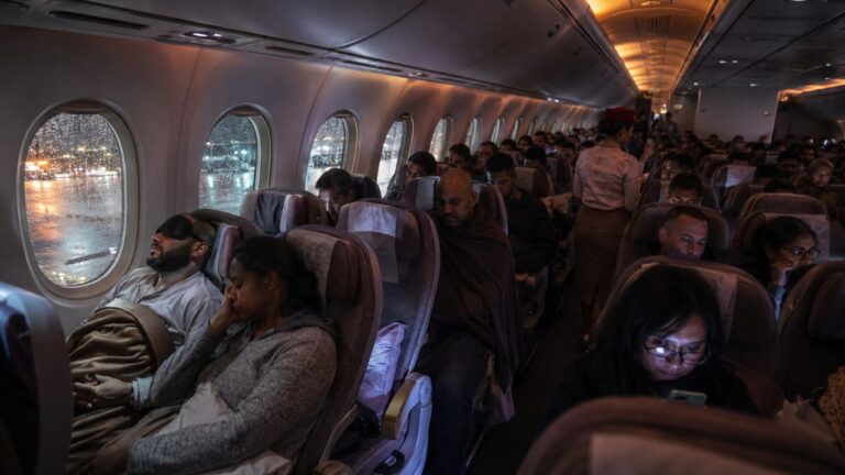 Emirates EK302 seferinde yolcular kabusu yaşadı