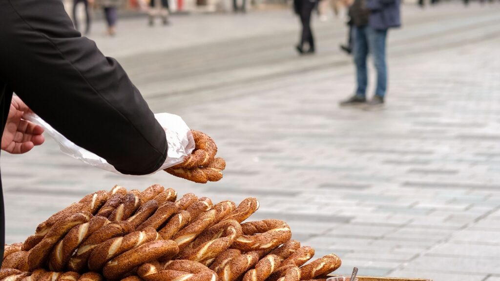 Vendedor de simit en una calle de Estambul