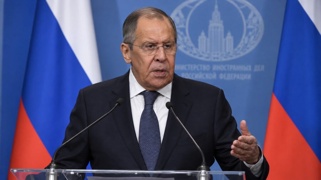Lavrov Almanya için ‘fiilen bize savaş ilan ediyor’ dedi 1 Lavrov Almanya savaş açıklaması gündeminde kürsüde konuşan Sergey Lavrov