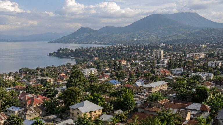 Kongo'da barış görüşmeleri gündemindeki Doğu Kongo'da Kivu Gölü çevresinde kentsel yaşam