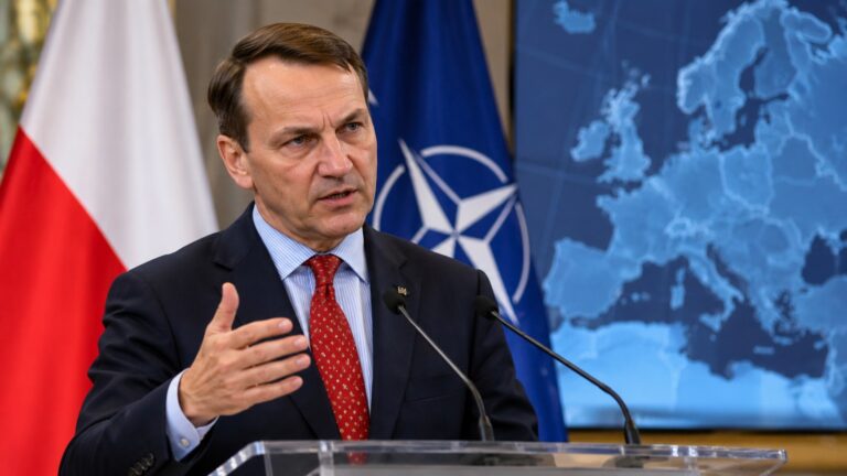 Sikorski Rusya uyarısı